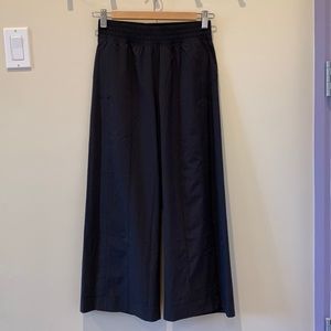 Lululemon Wanderer Culotte, sz 4, black